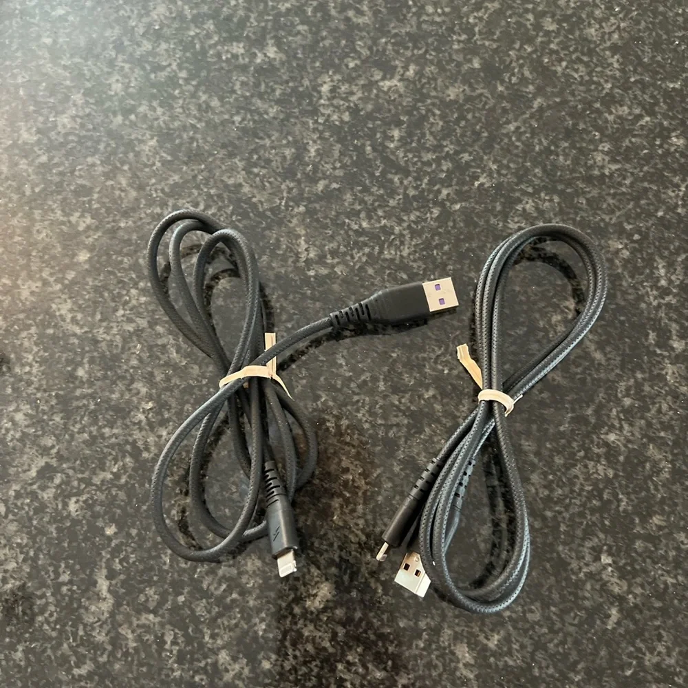 2 Lightning charging USB BRAIDED PLASTIC VERY DURABLE. Excellent condition